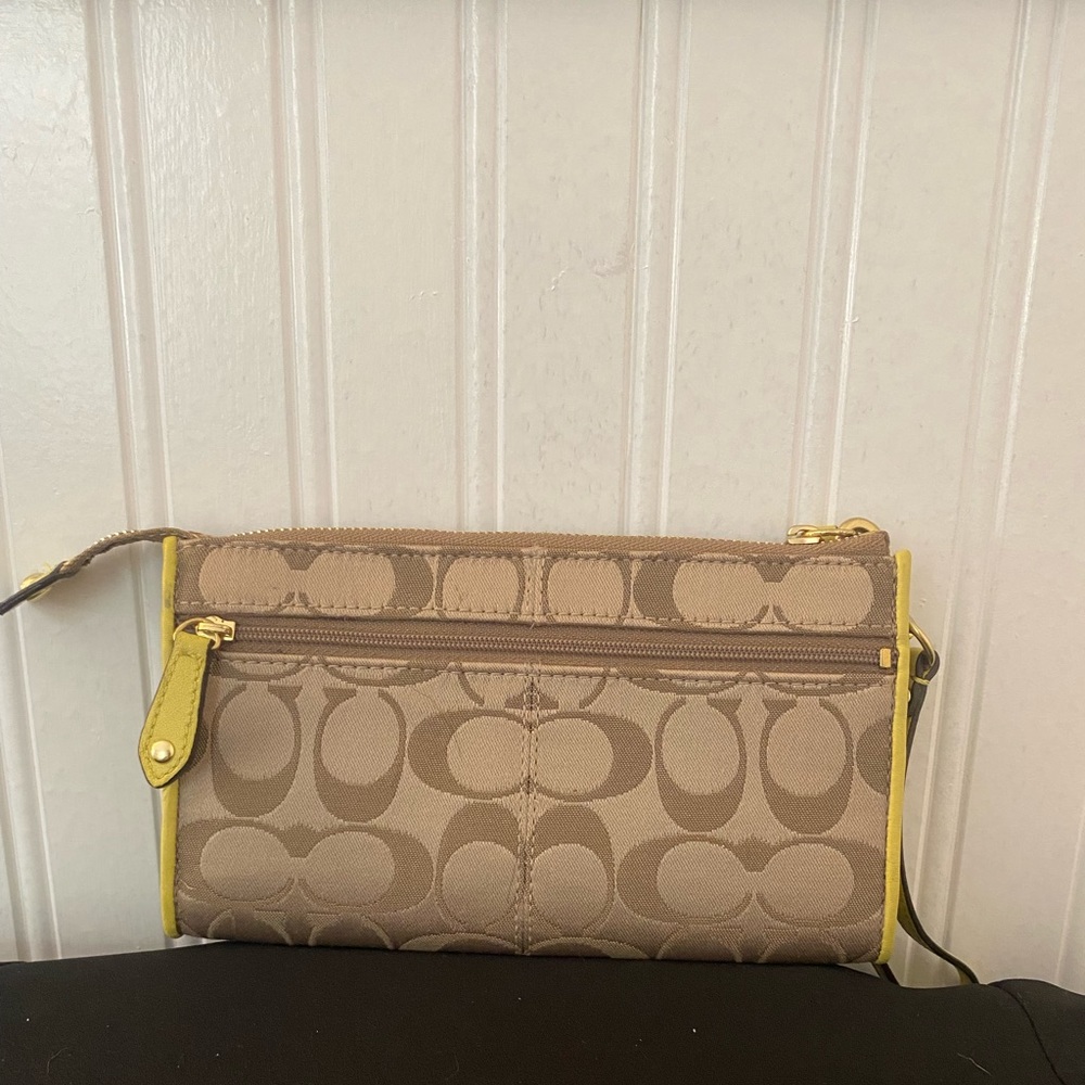 NEW Coach Wristlet Wallet - Picture 2 of 2